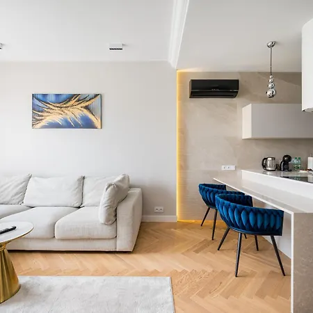 Metro Slodowiec Deluxe By Bookinghost Apartment